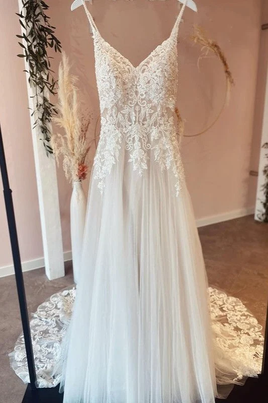 Robe de mariée trapèze en tulle à bretelles spaghetti et décolleté en cœur avec appliques en dentelle
