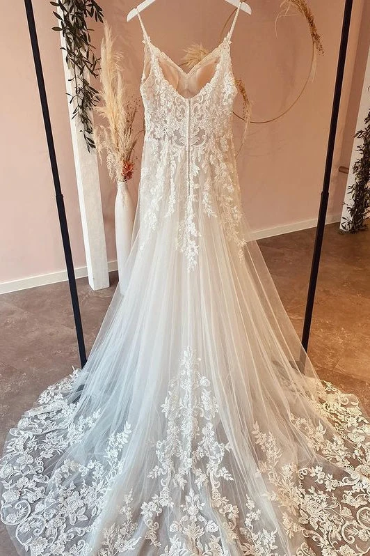 Robe de mariée trapèze en tulle à bretelles spaghetti et décolleté en cœur avec appliques en dentelle