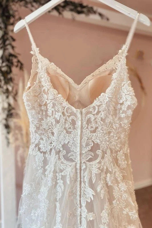 Robe de mariée trapèze en tulle à bretelles spaghetti et décolleté en cœur avec appliques en dentelle