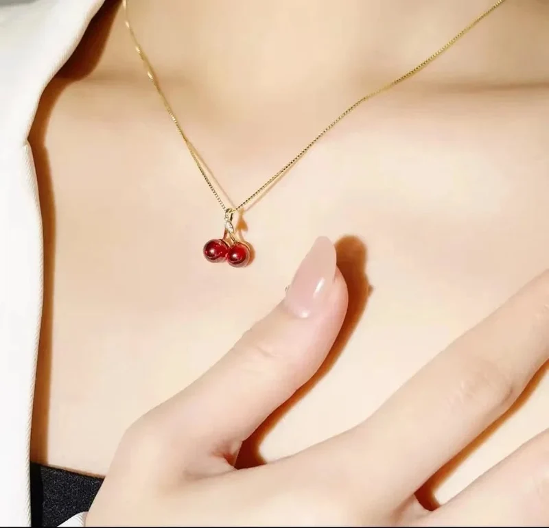 Collier cerise or