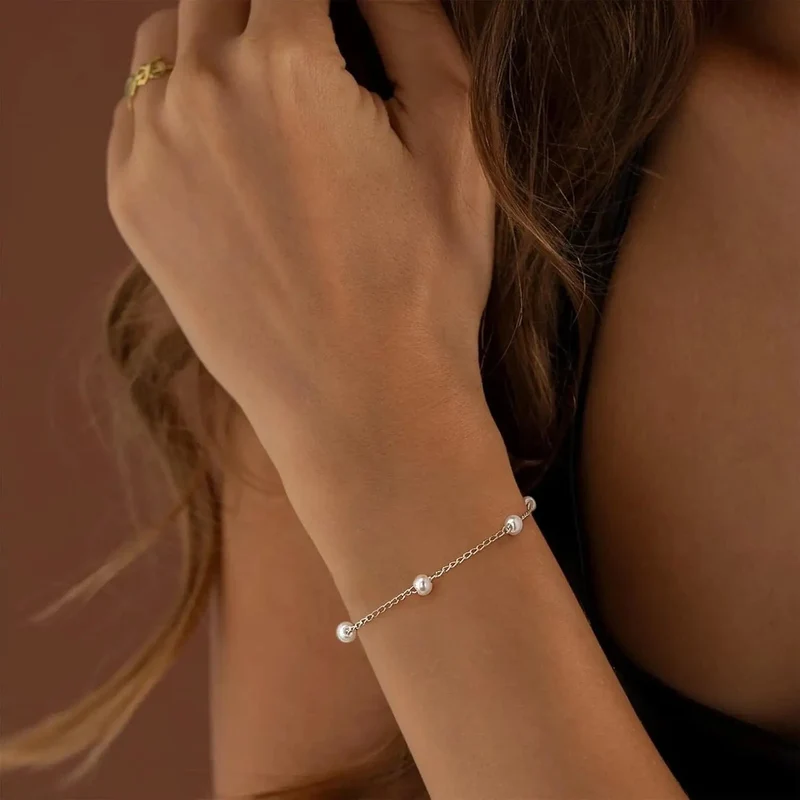 Bracelet en argent avec perles
