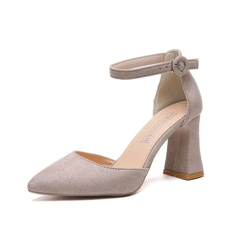 Escarpins beige à talon carré