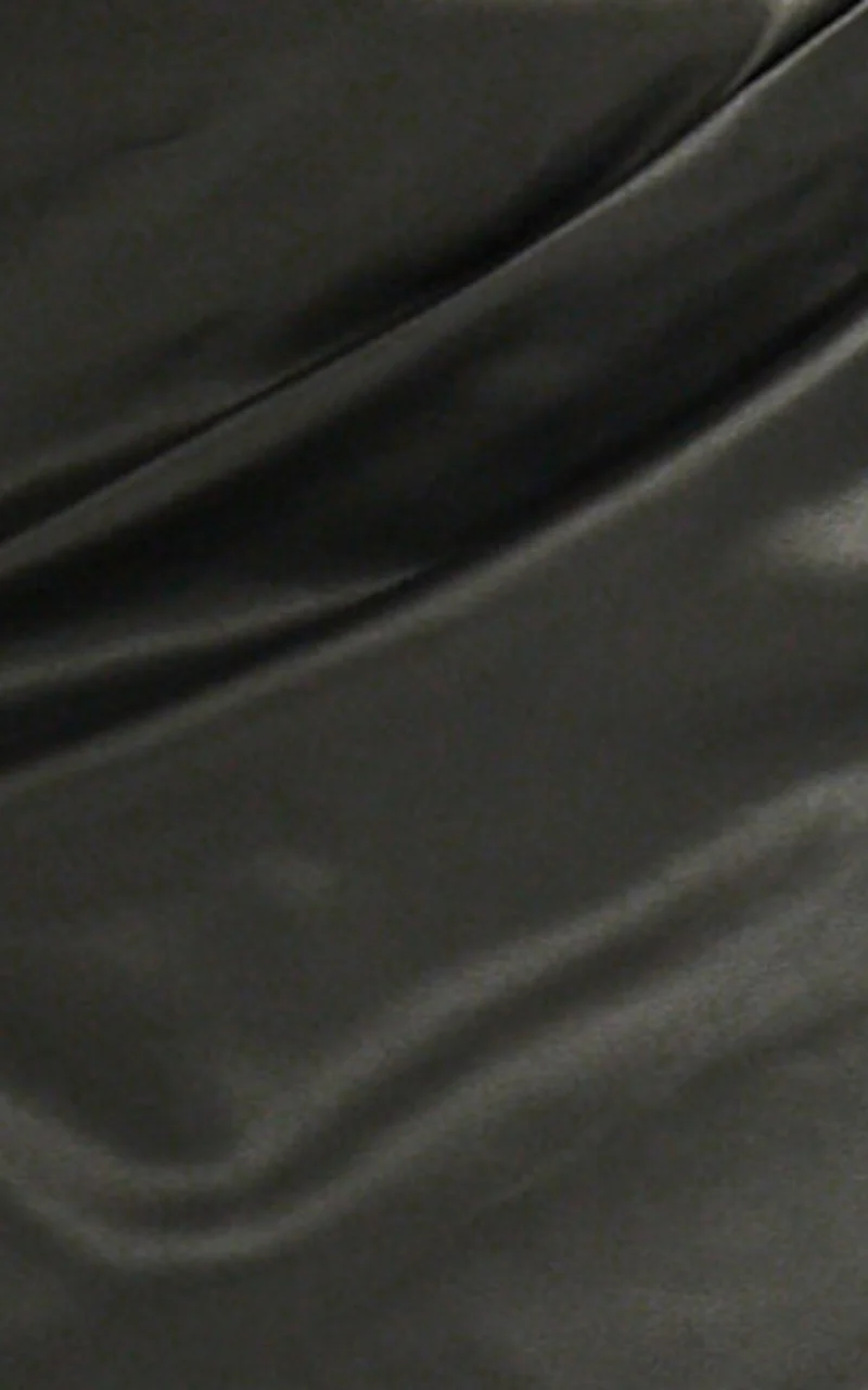 Patricia Mini Skirt - Mid Rise Fitted Patent Leather Skirt in Black