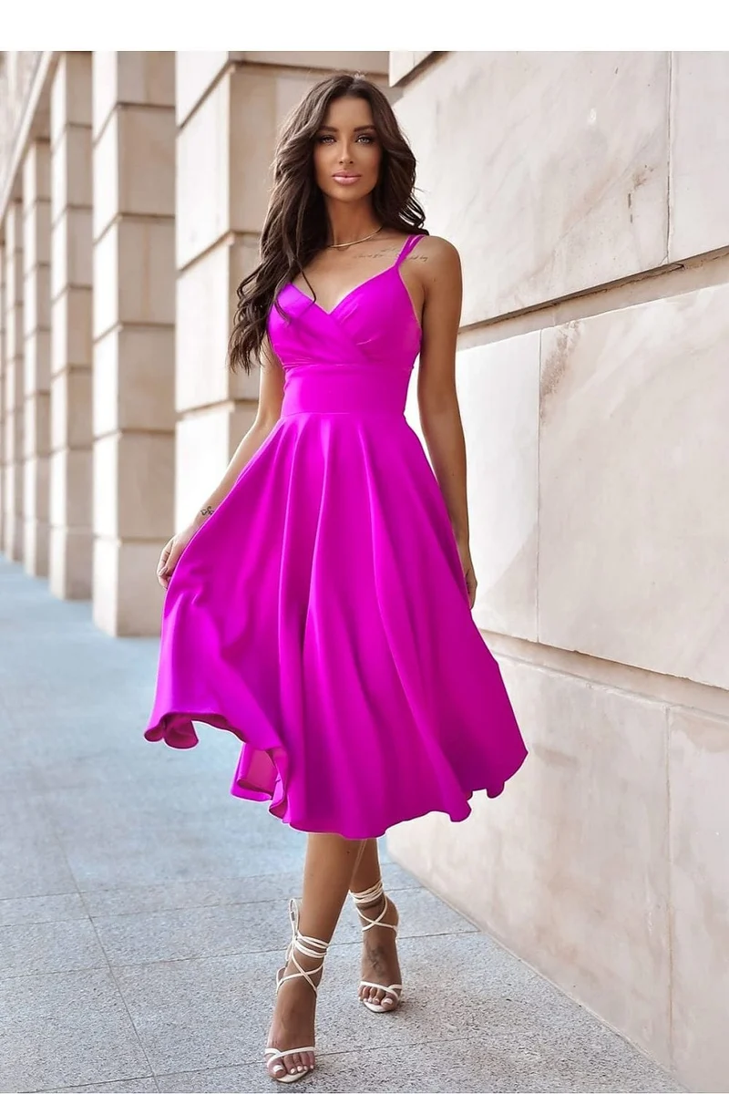 Robe de cocktail midi chic évasée