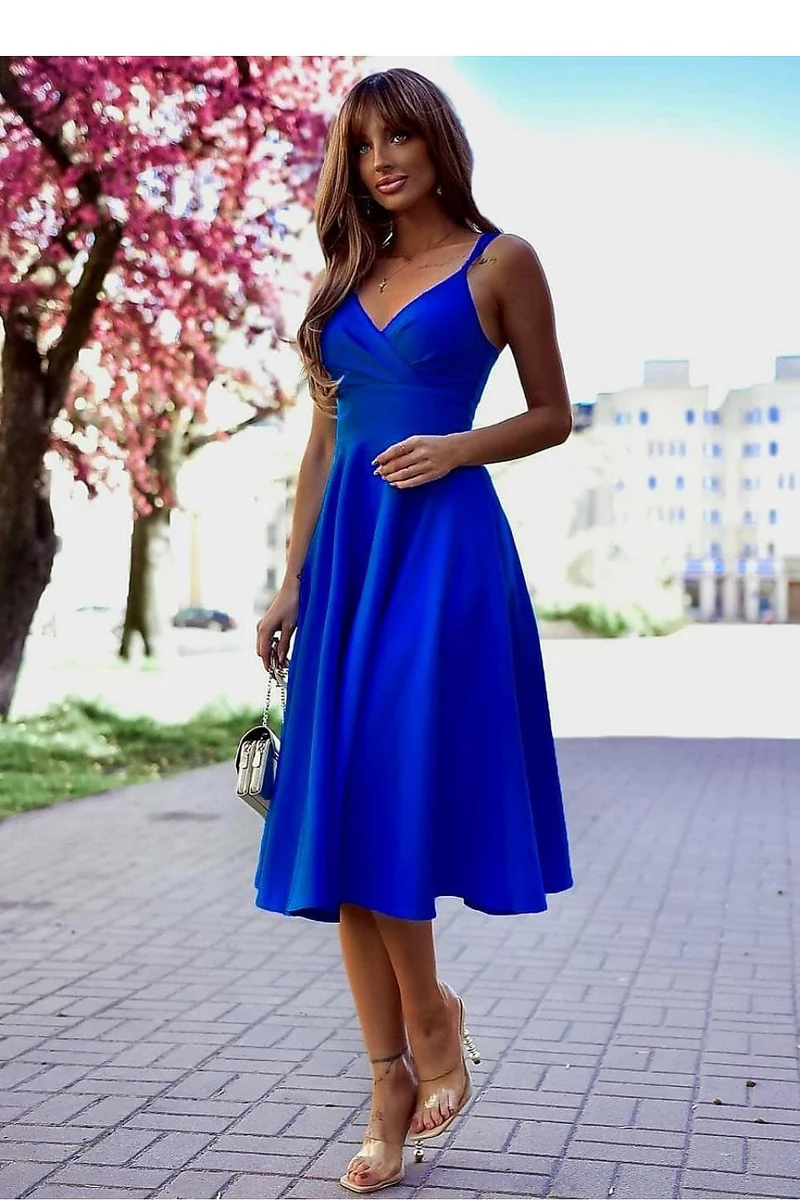 Robe de cocktail midi chic évasée