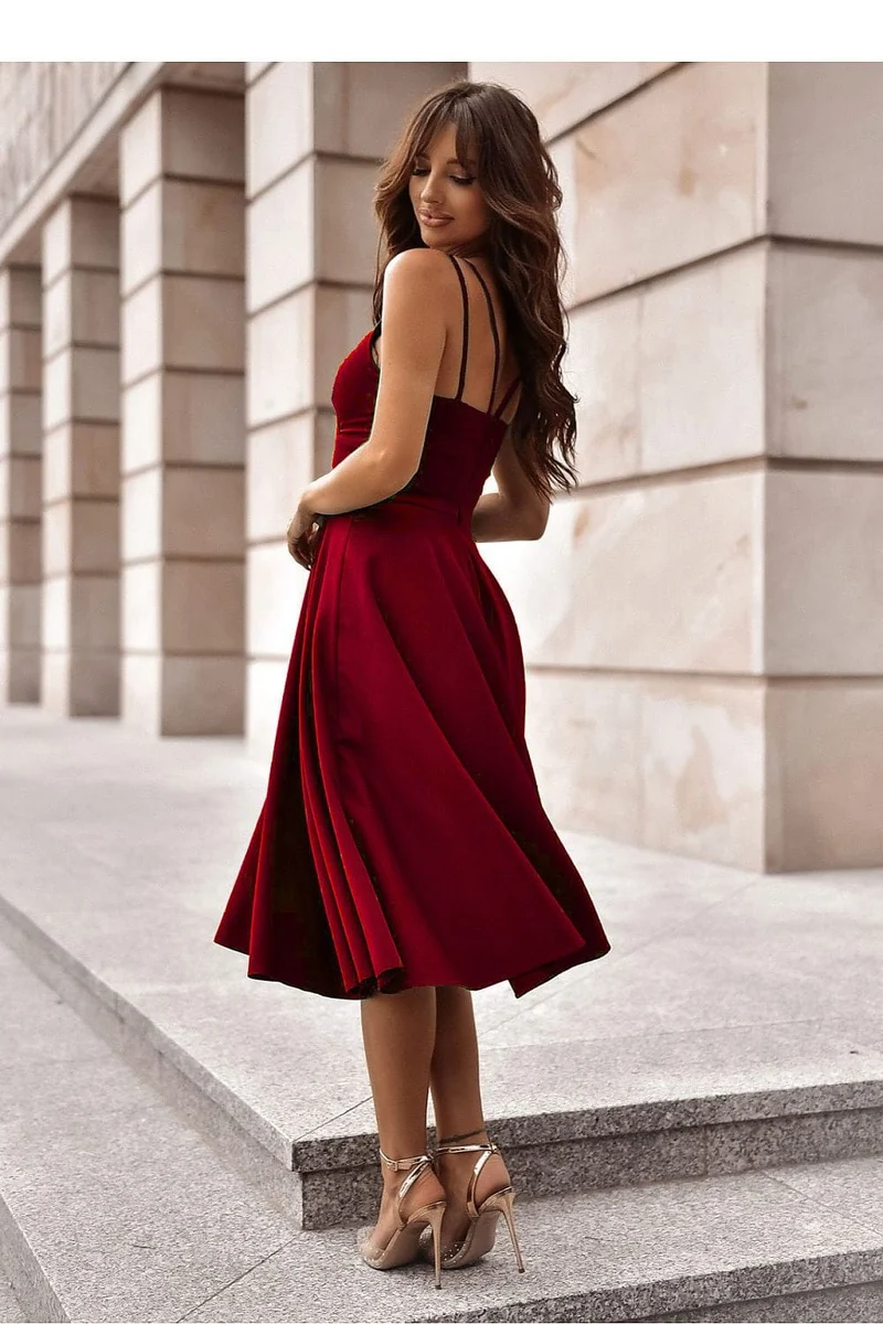 Robe de cocktail midi chic évasée