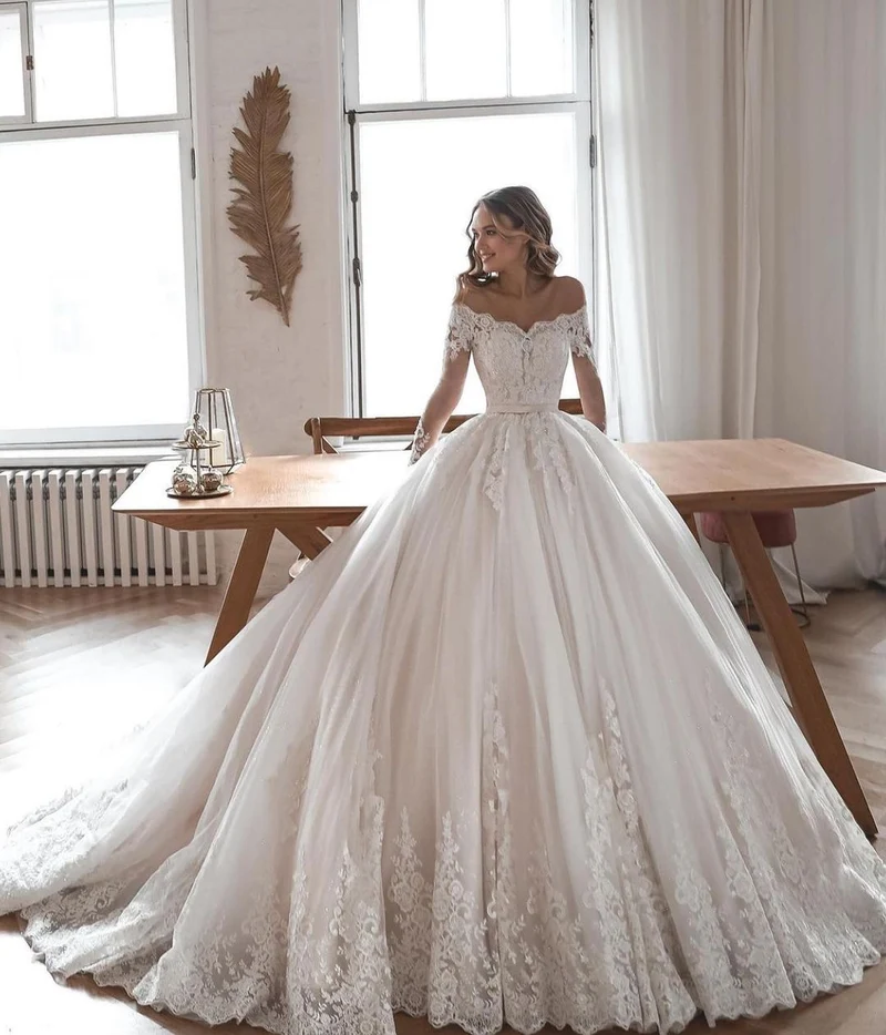 Robe de mariée élégante à manches longues en dentelle et tulle