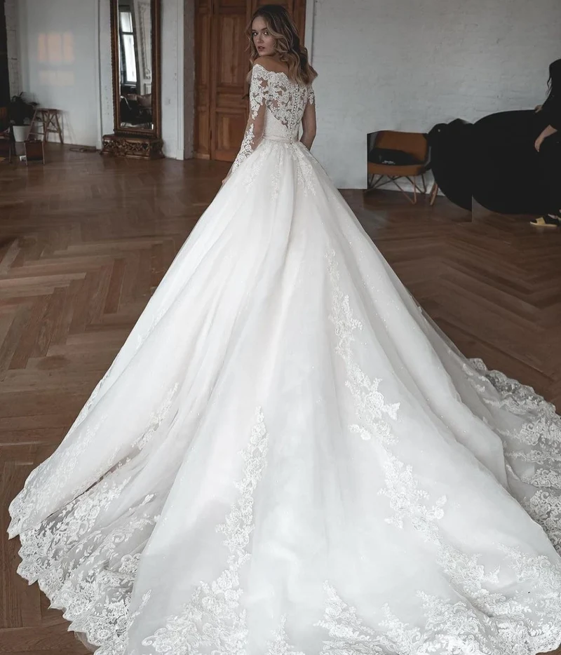 Robe de mariée élégante à manches longues en dentelle et tulle