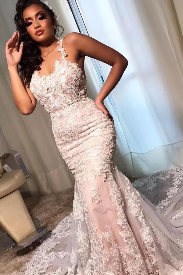 Robe de mariée élégante en dentelle à bretelles spaghetti et dos nu