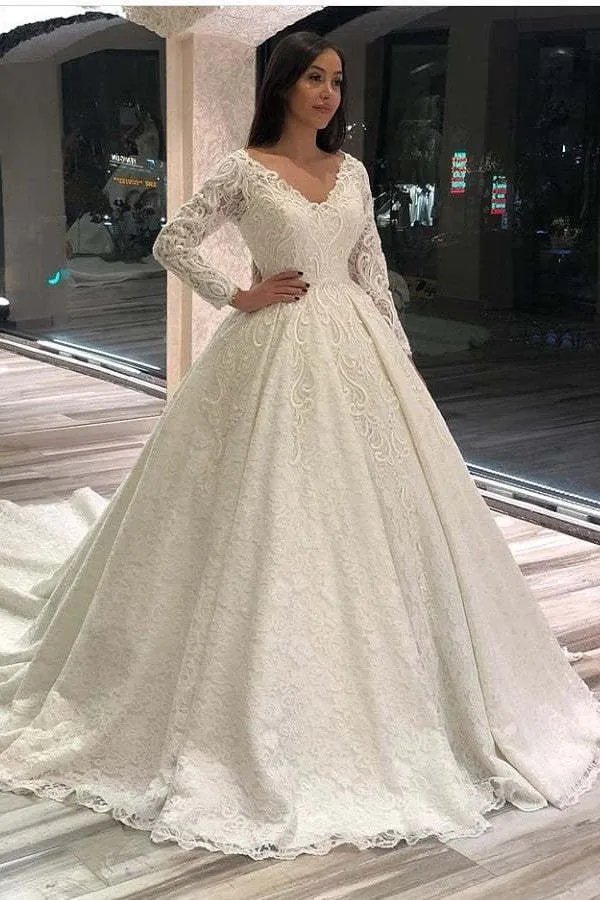 Robe de mariée élégante à manches longues et décolleté en V profond avec dentelle appliquée