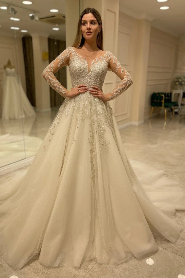 Robe de mariée élégante coupe trapèze avec appliques en dentelle et manches longues