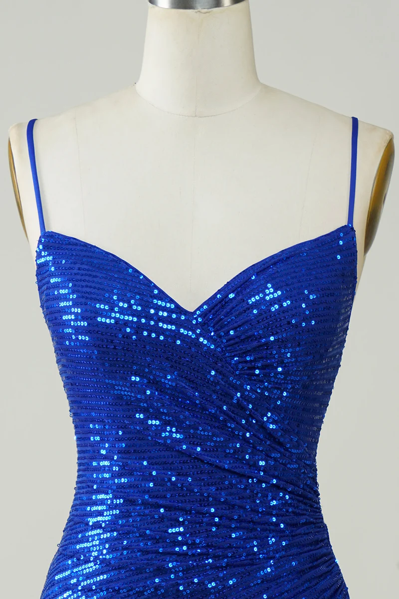 Robe moulante courte bleu roi à sequins et bretelles spaghetti
