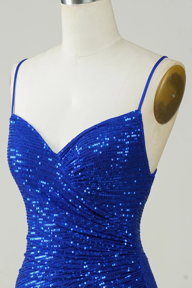 Robe moulante courte bleu roi à sequins et bretelles spaghetti