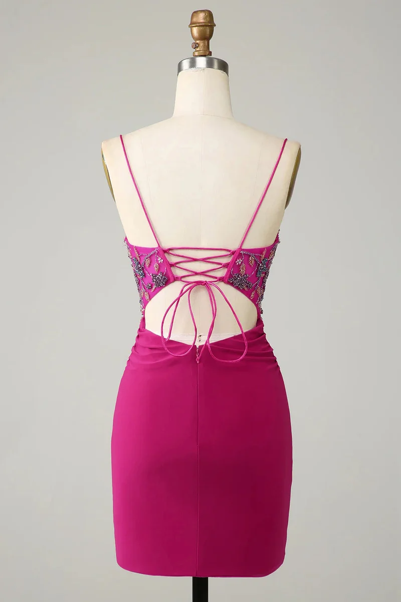 Robe de soirée courte moulante fuchsia à perles et bretelles spaghetti