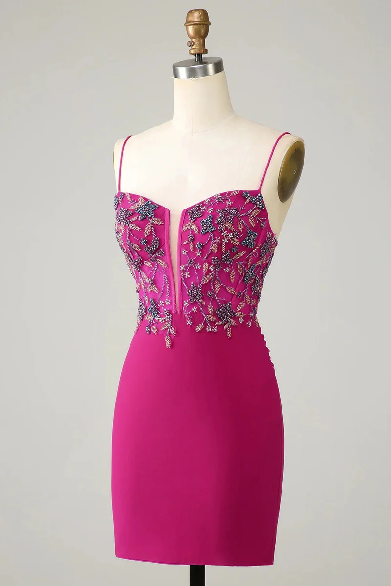 Robe de soirée courte moulante fuchsia à perles et bretelles spaghetti