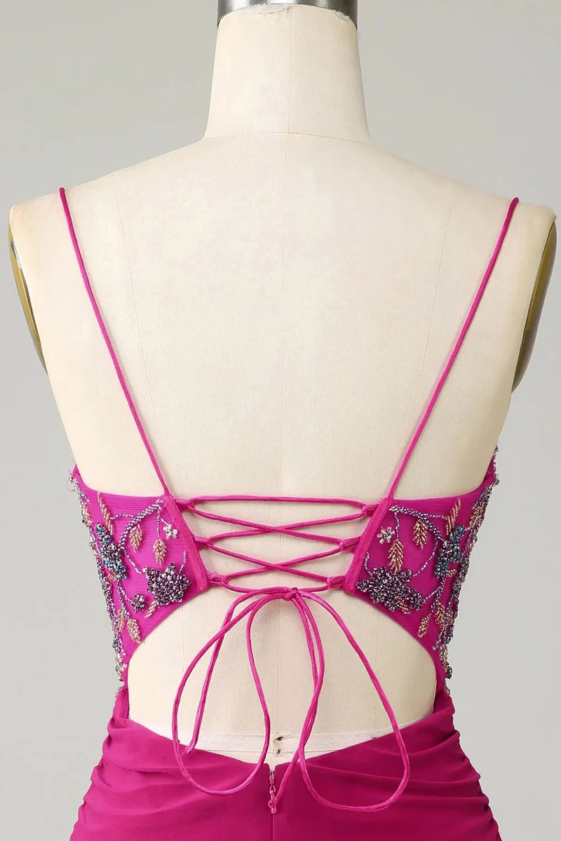 Robe de soirée courte moulante fuchsia à perles et bretelles spaghetti