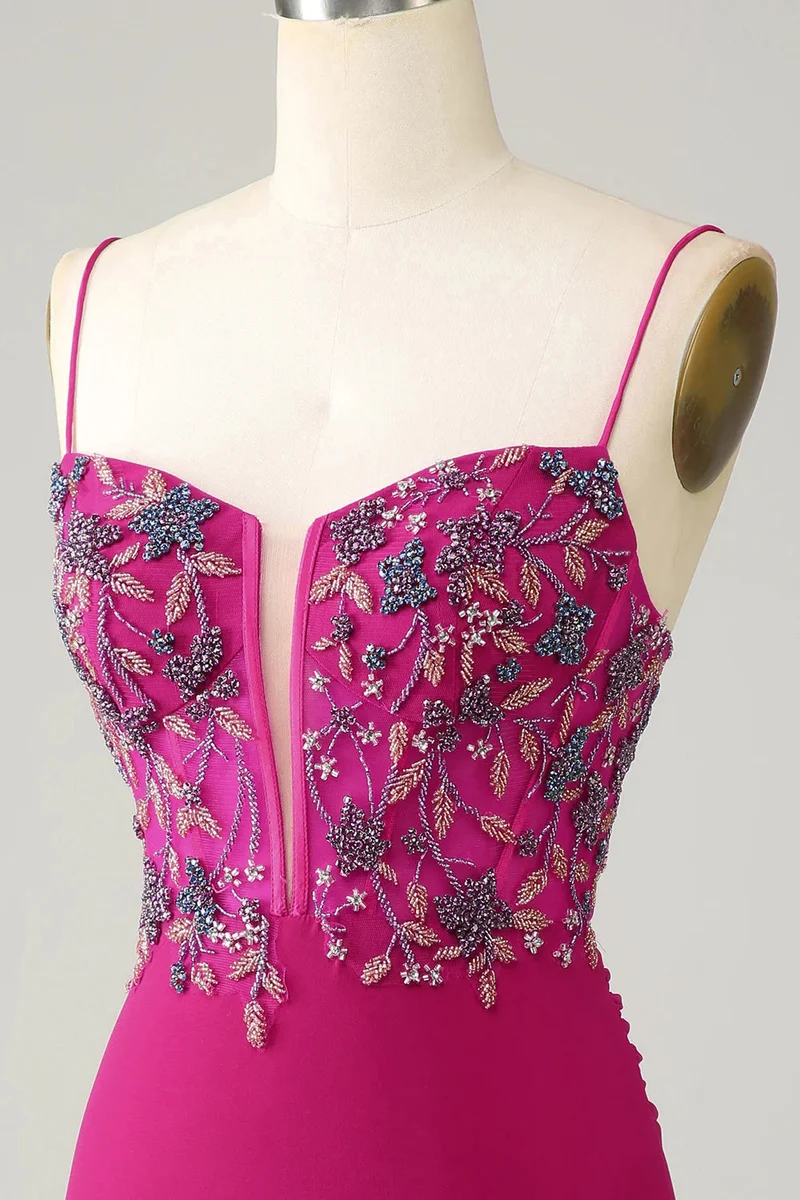 Robe de soirée courte moulante fuchsia à perles et bretelles spaghetti