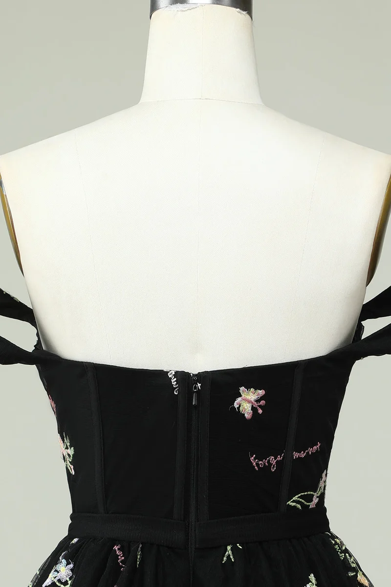 Robe de soirée trapèze noire élégante à épaules dénudées et détails floraux