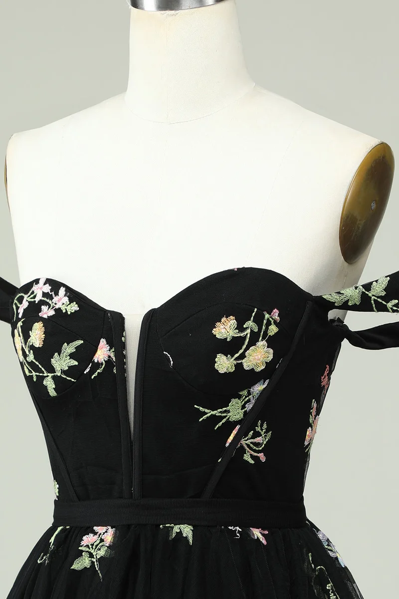 Robe de soirée trapèze noire élégante à épaules dénudées et détails floraux