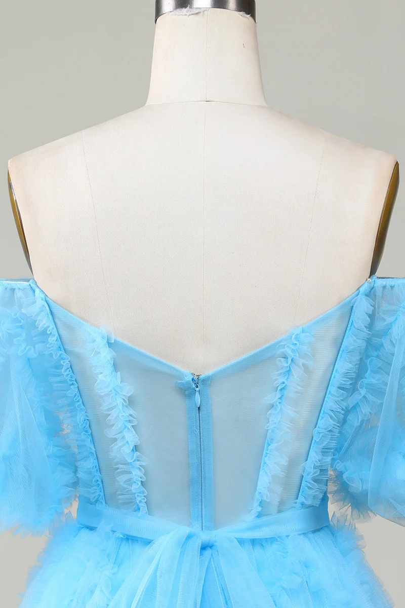 Robe de soirée courte en tulle bleu à épaules dénudées et coupe trapèze pour les fêtes