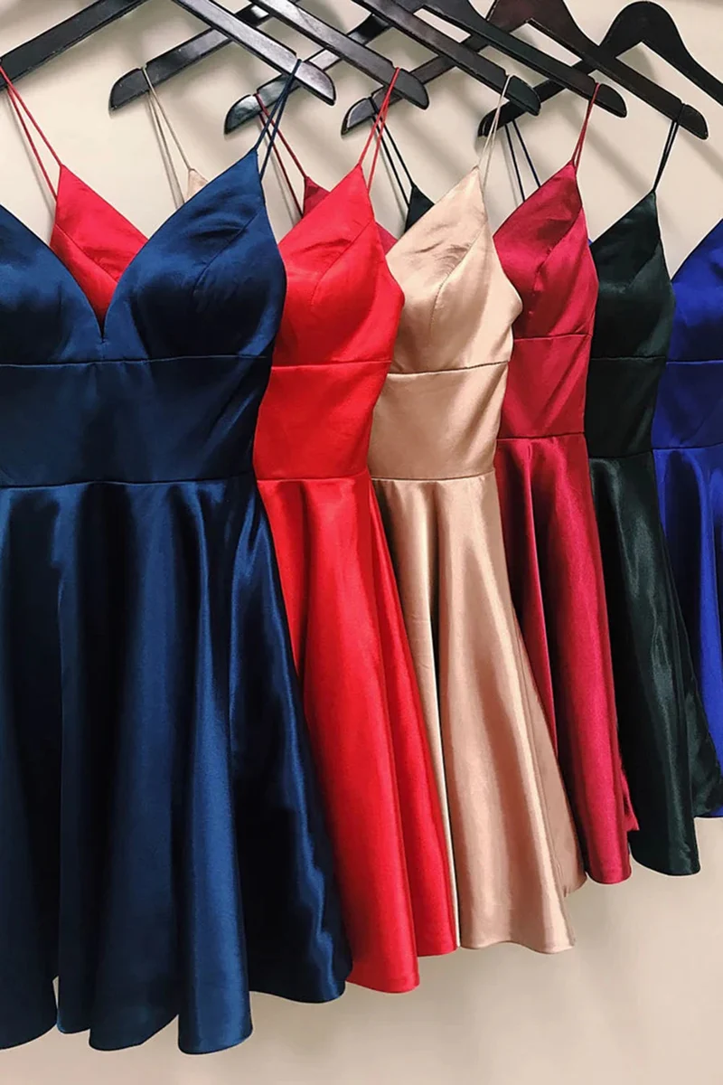 Robe de soirée courte rouge en satin à bretelles spaghetti et poches