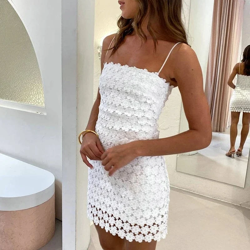Robe d'été courte blanche à bretelles