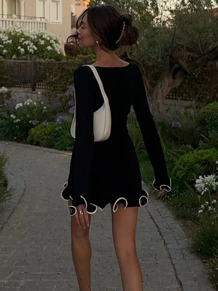 Robe courte manches longues bord volanté