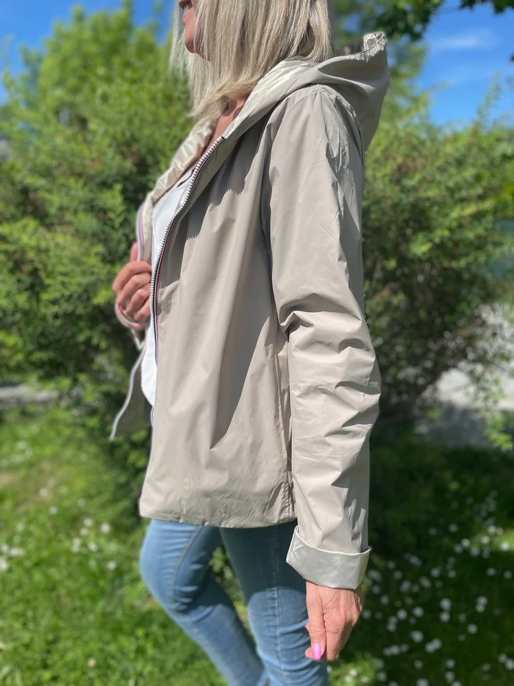 Veste imperméable Laura réversible courte beige et doré