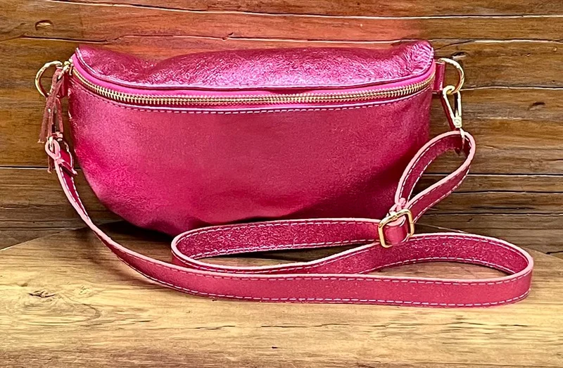 Banane Tosca M/L en cuir fuchsia