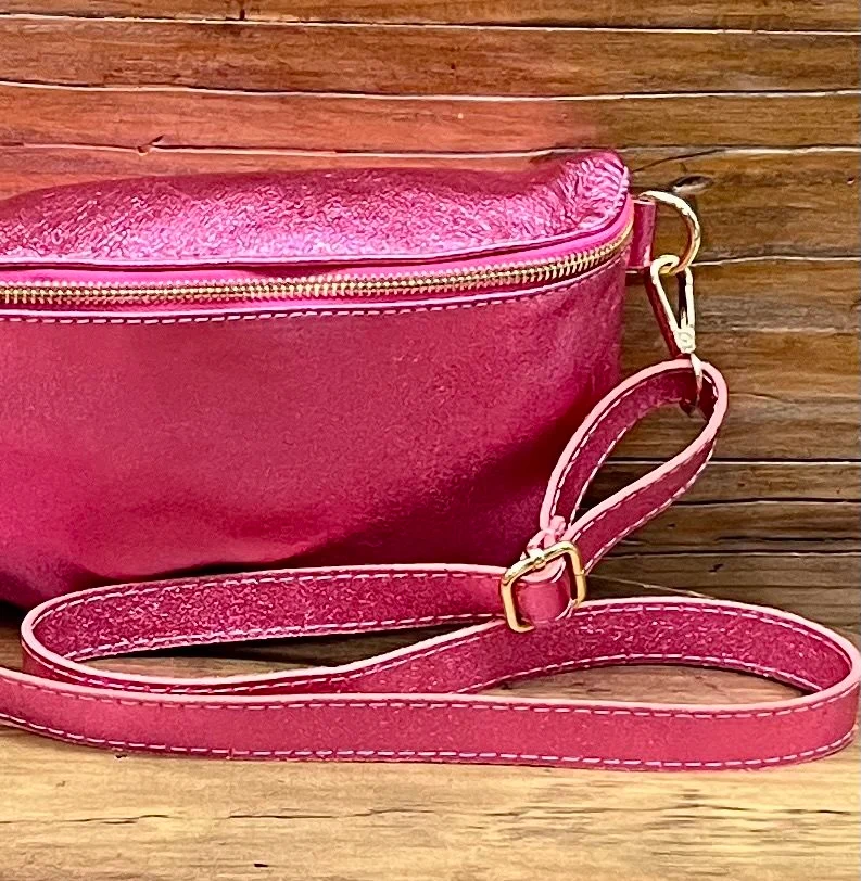 Banane Tosca M/L en cuir fuchsia