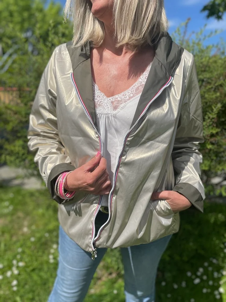 Veste imperméable Laura réversible courte kaki et doré
