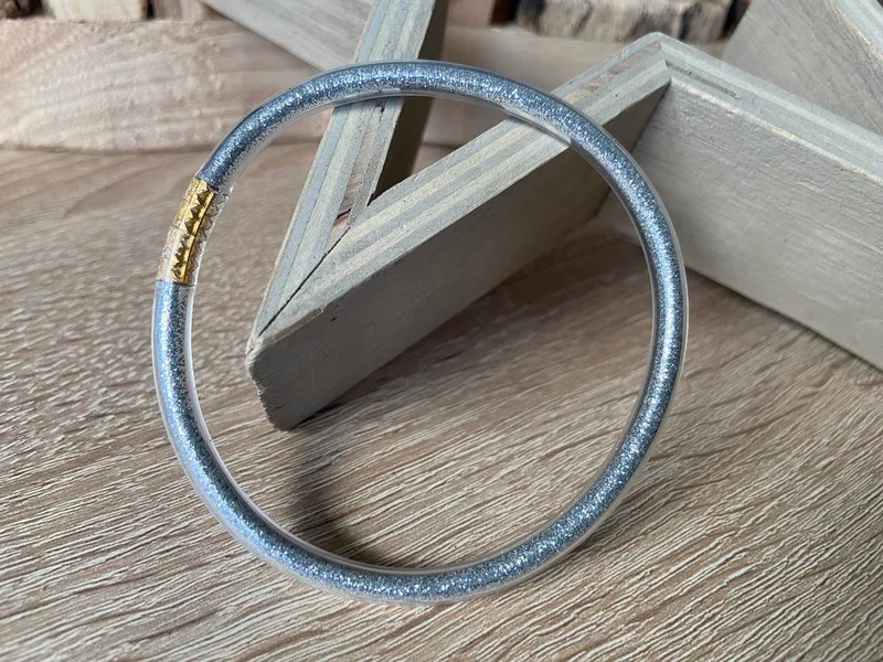 Bracelet Jonc Bouddhiste gris clair