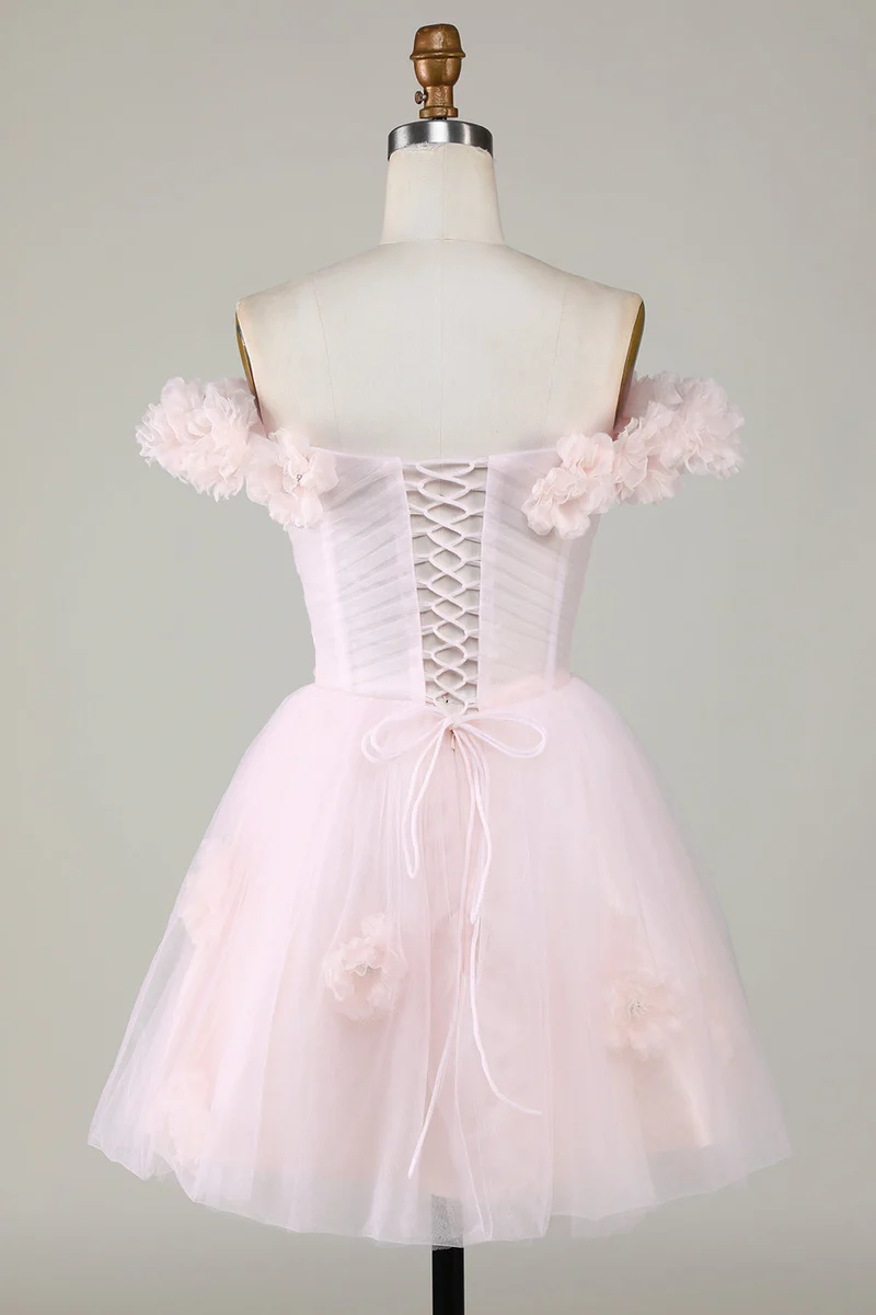 Robe de soirée trapèze rose à épaules dénudées avec détails floraux, style élégant