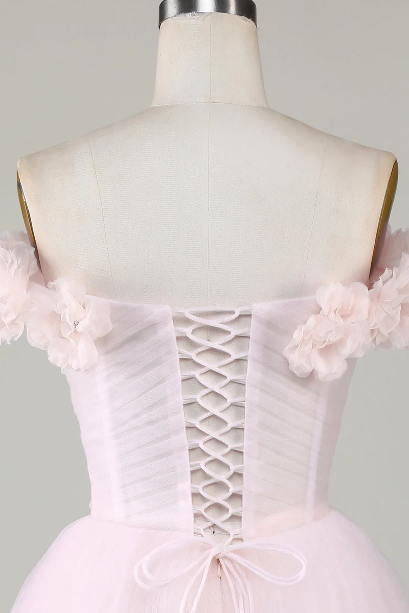 Robe de soirée trapèze rose à épaules dénudées avec détails floraux, style élégant