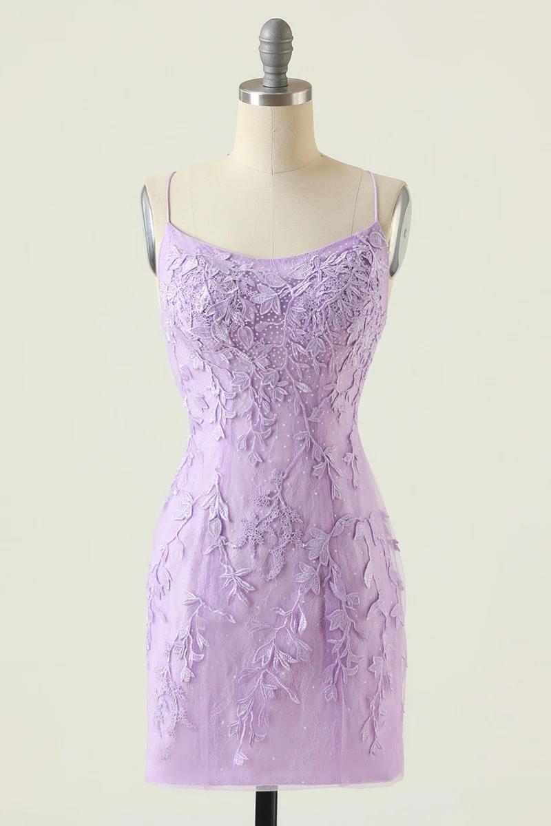 Robe de soirée moulante violette élégante avec appliqués et dos ouvert