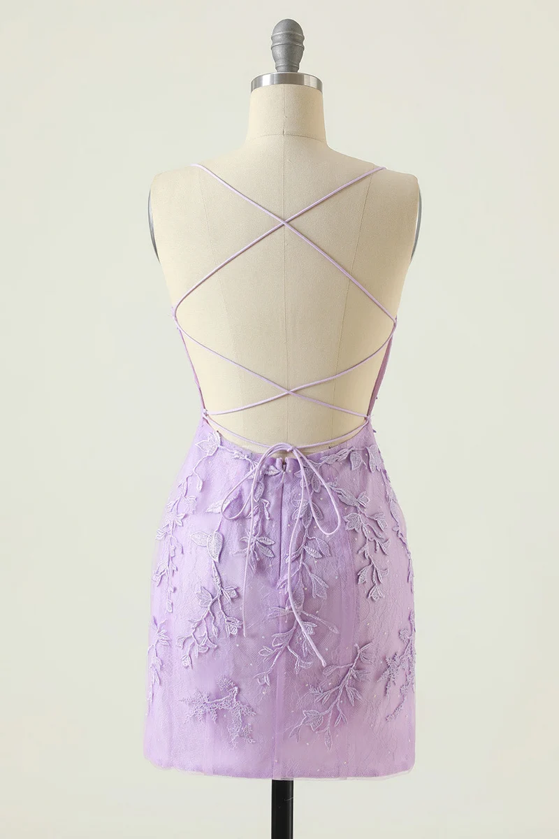 Robe de soirée moulante violette élégante avec appliqués et dos ouvert