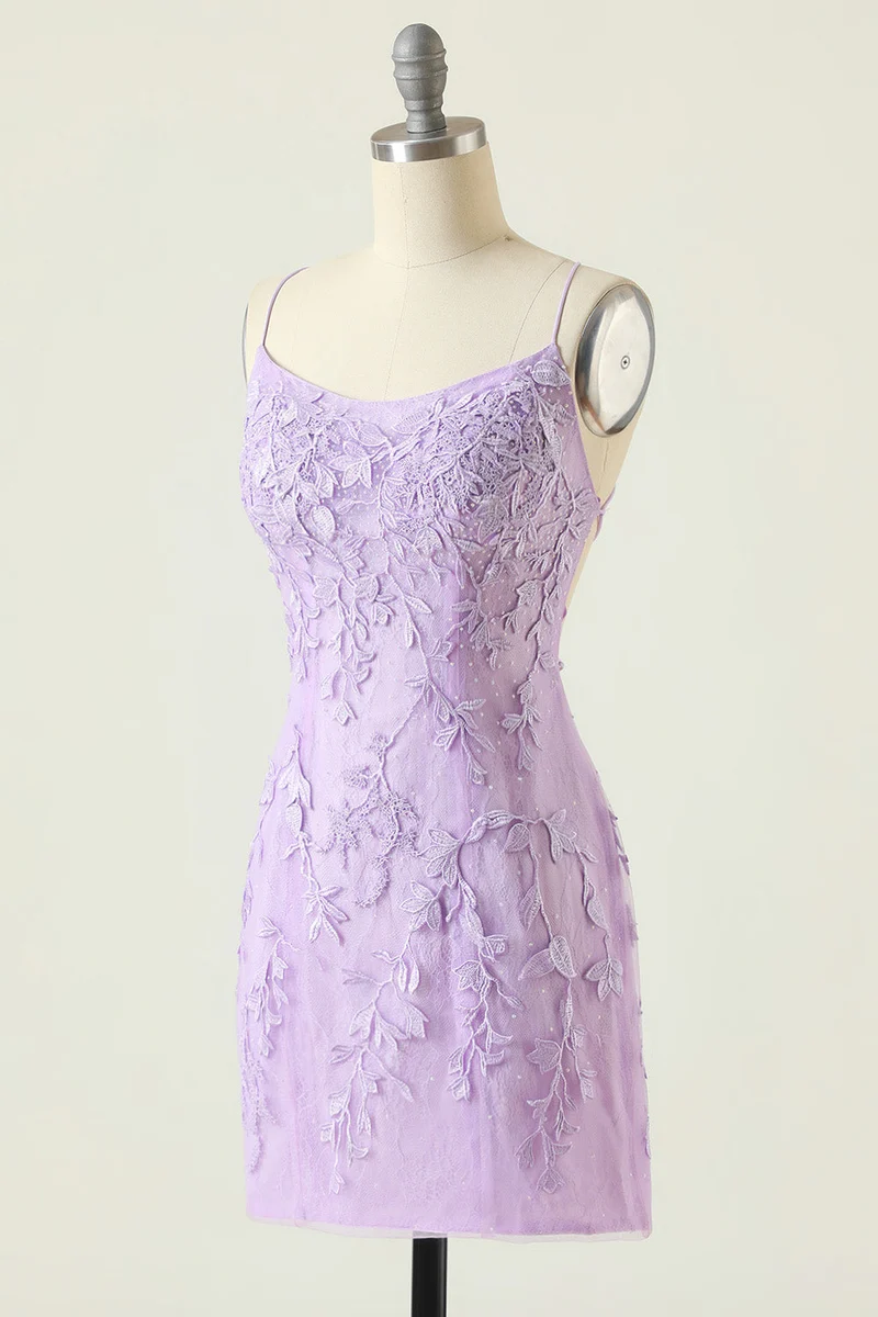 Robe de soirée moulante violette élégante avec appliqués et dos ouvert