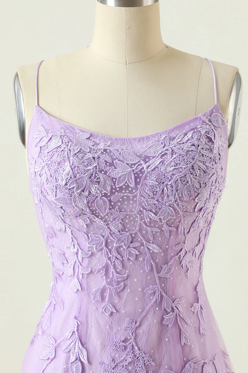 Robe de soirée moulante violette élégante avec appliqués et dos ouvert