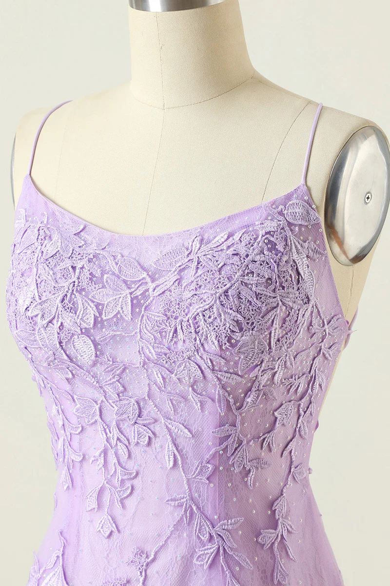 Robe de soirée moulante violette élégante avec appliqués et dos ouvert