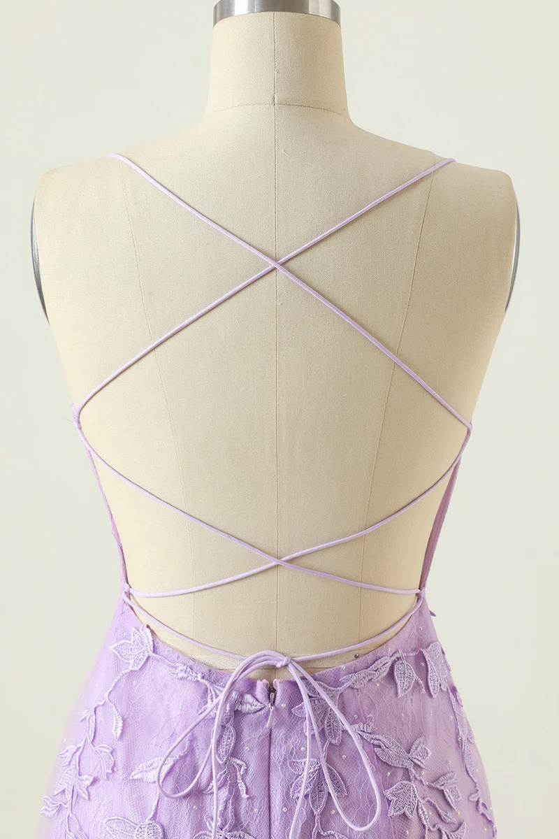 Robe de soirée moulante violette élégante avec appliqués et dos ouvert