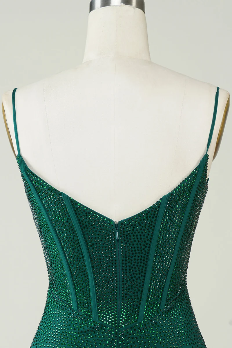 Robe de soirée moulante vert foncé à bretelles spaghetti et paillettes avec perles