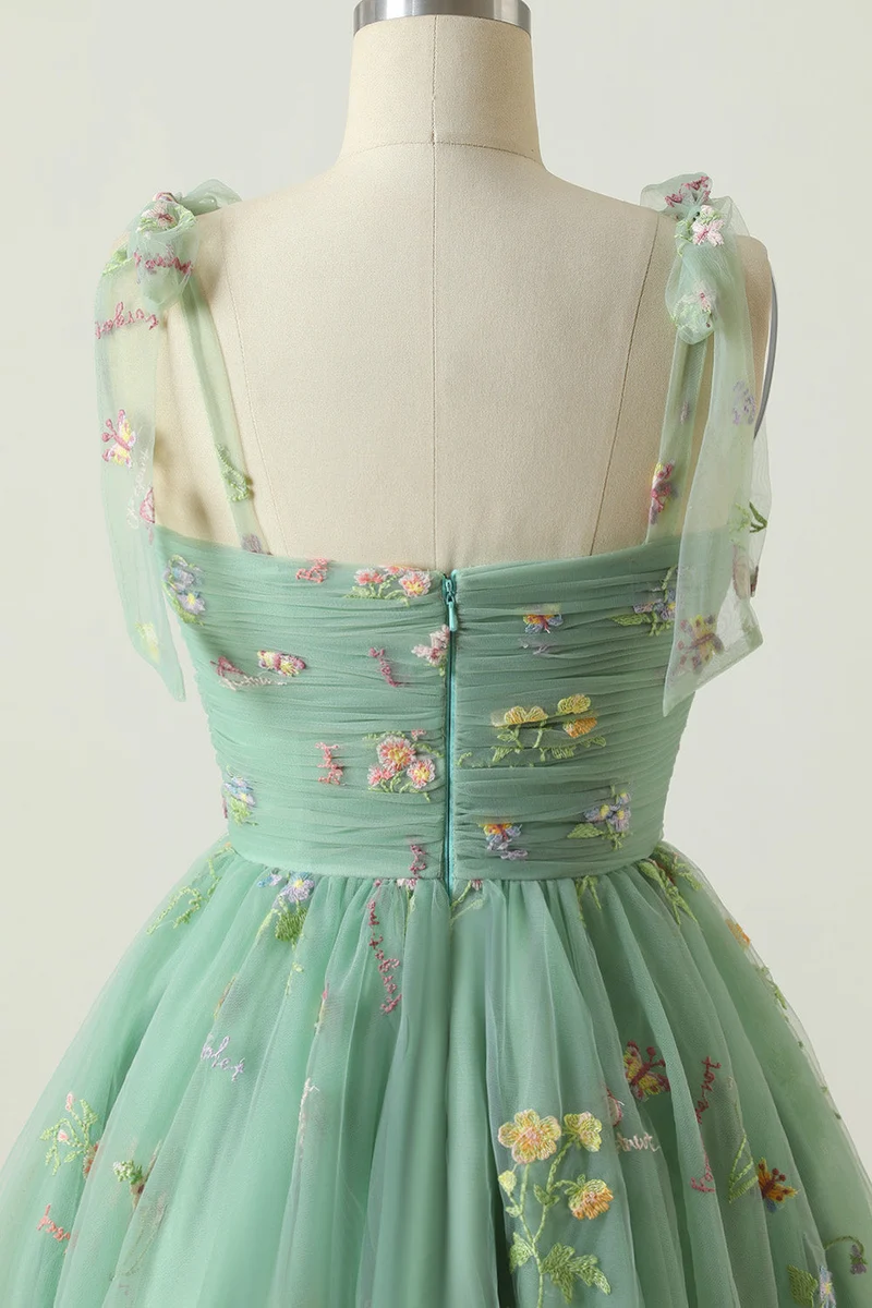 Robe de soirée trapèze verte avec broderies - Motif floral élégant