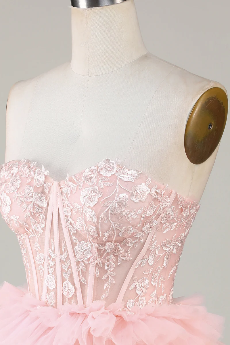 Robe de soirée trapèze rose élégante avec décolleté en cœur et volants et tulle