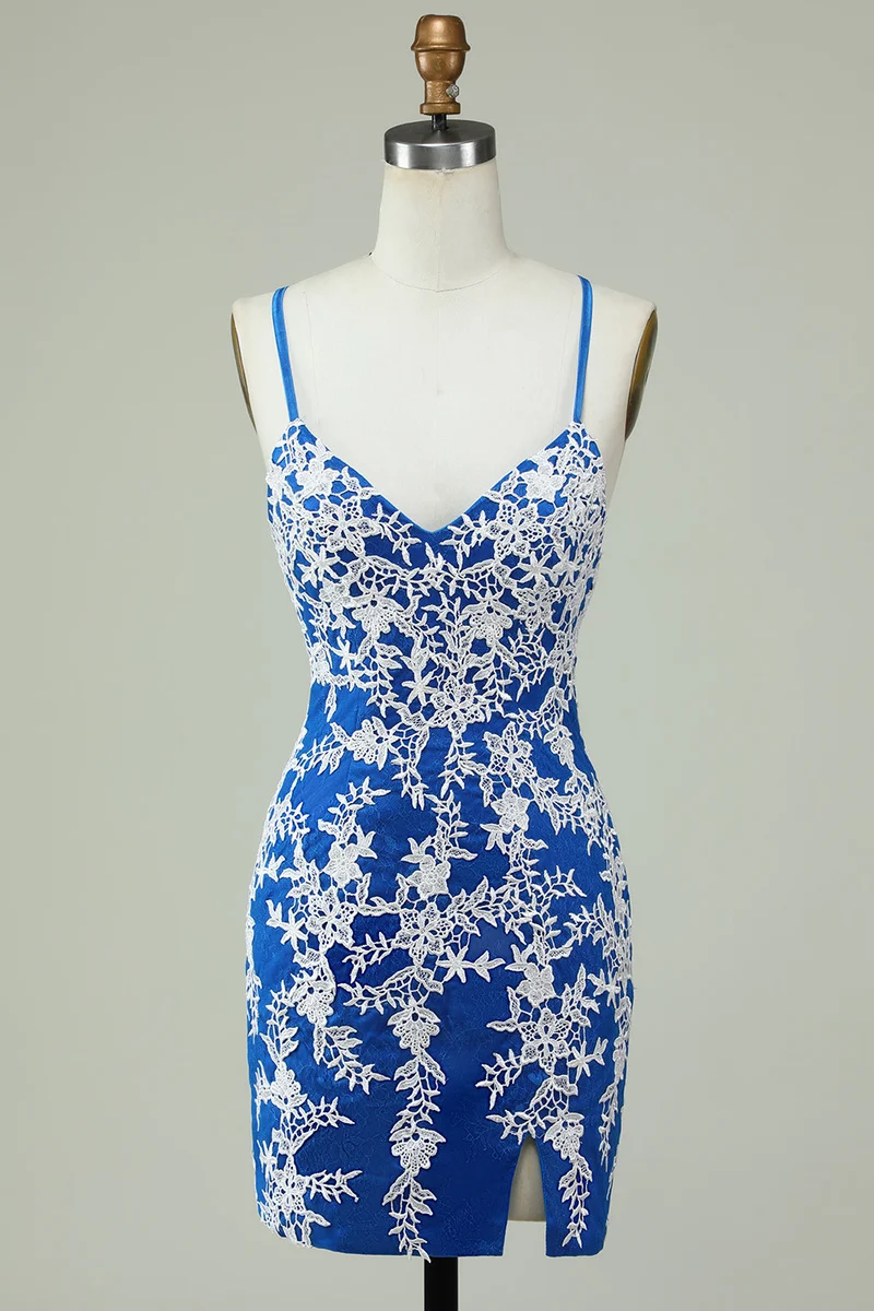Robe fourreau bleue à fines bretelles et appliqués - Choix élégant