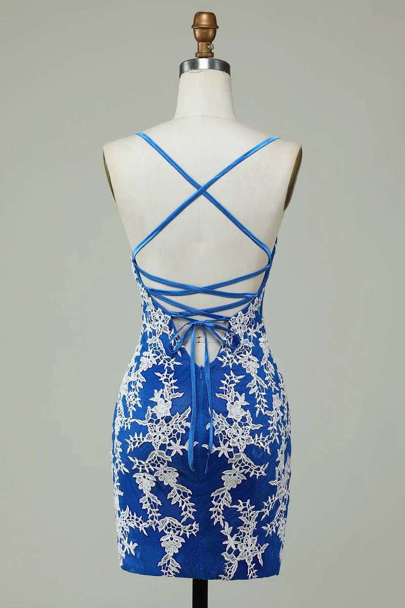 Robe fourreau bleue à fines bretelles et appliqués - Choix élégant