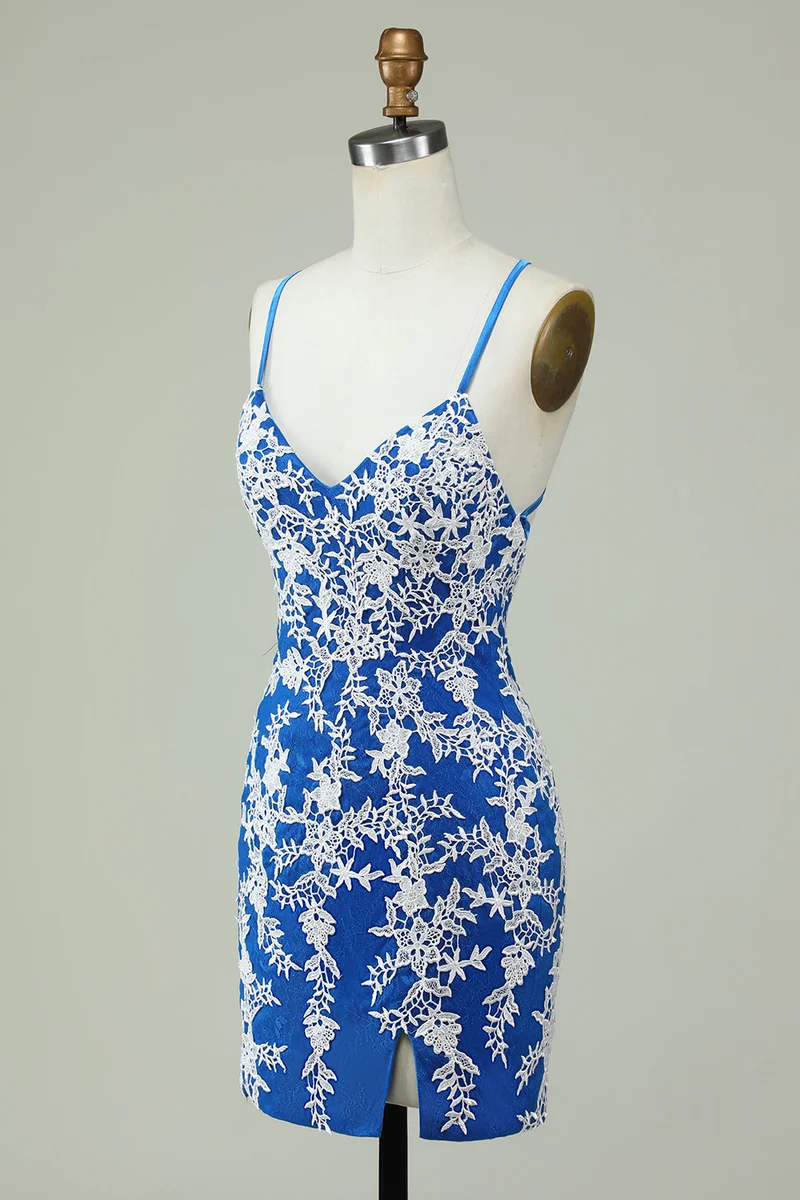 Robe fourreau bleue à fines bretelles et appliqués - Choix élégant