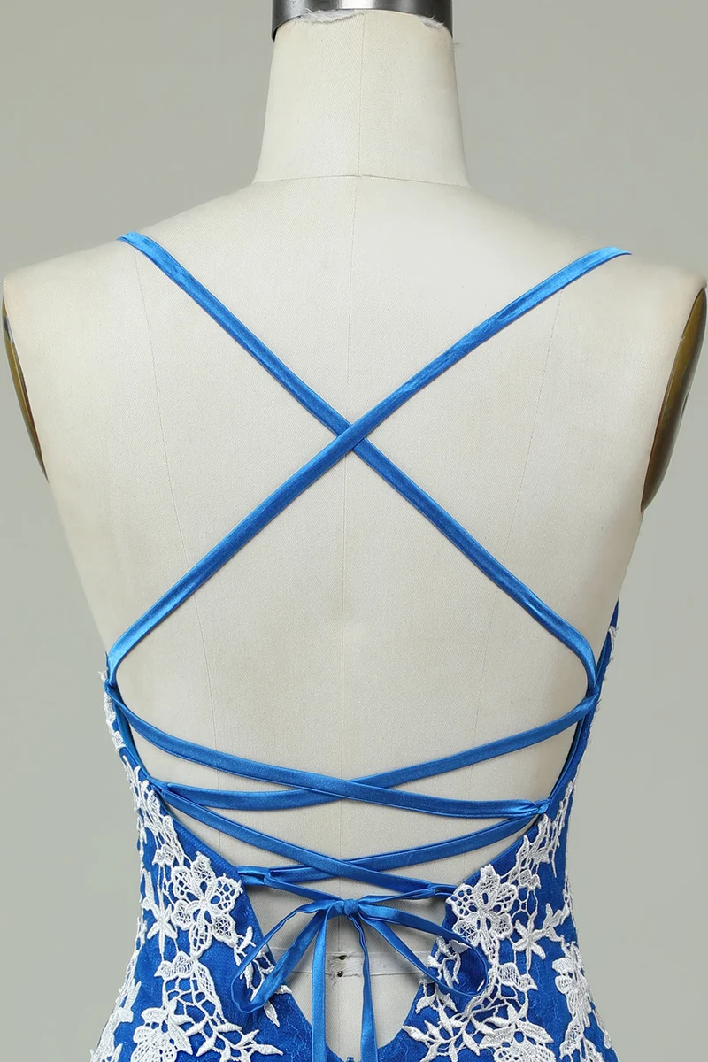 Robe fourreau bleue à fines bretelles et appliqués - Choix élégant