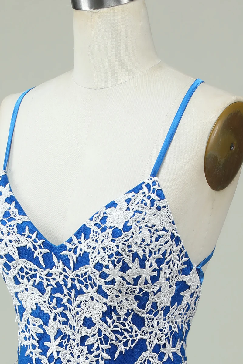 Robe fourreau bleue à fines bretelles et appliqués - Choix élégant
