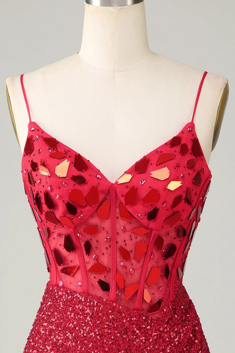 Robe de soirée moulante rouge à paillettes et effet miroir
