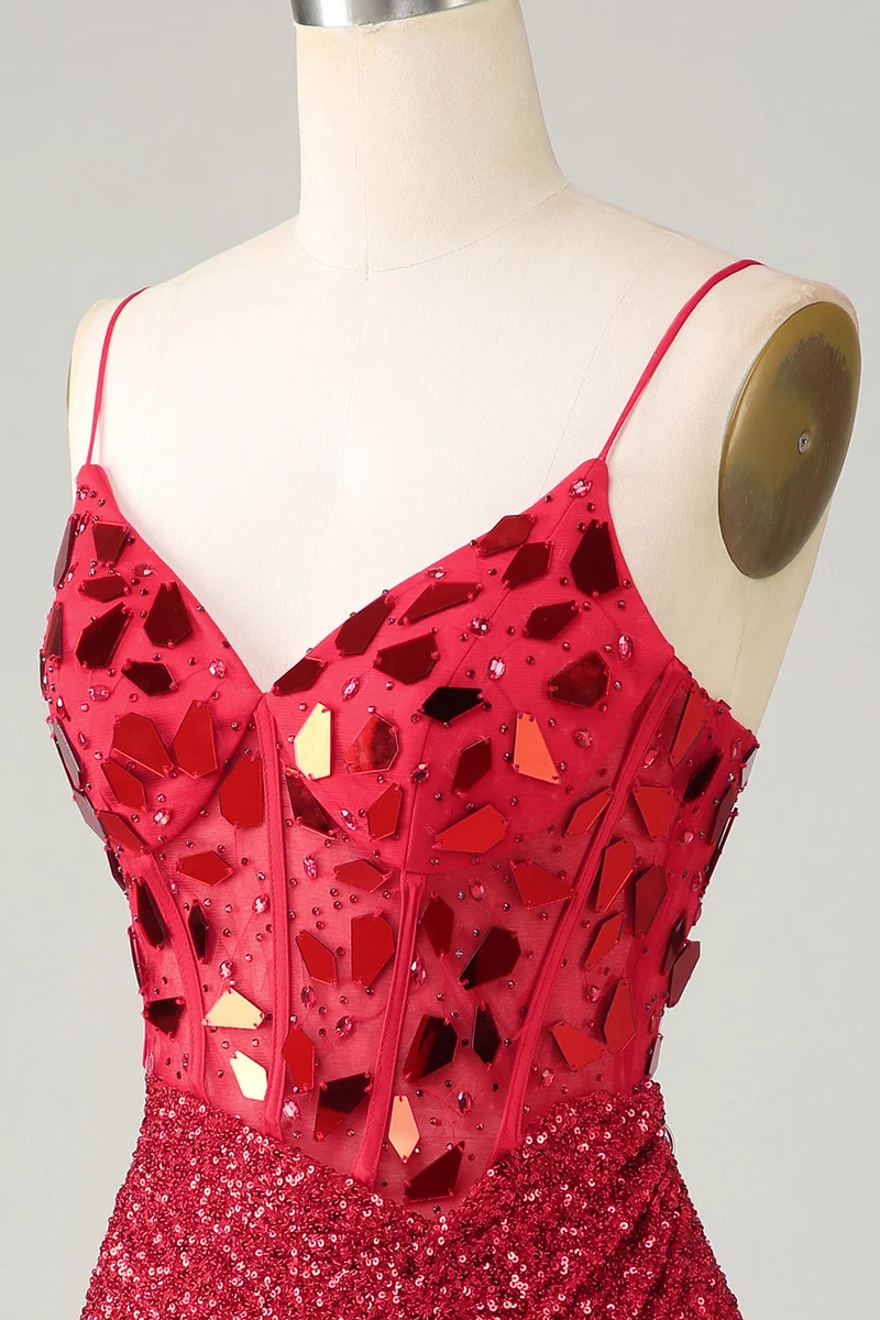 Robe de soirée moulante rouge à paillettes et effet miroir